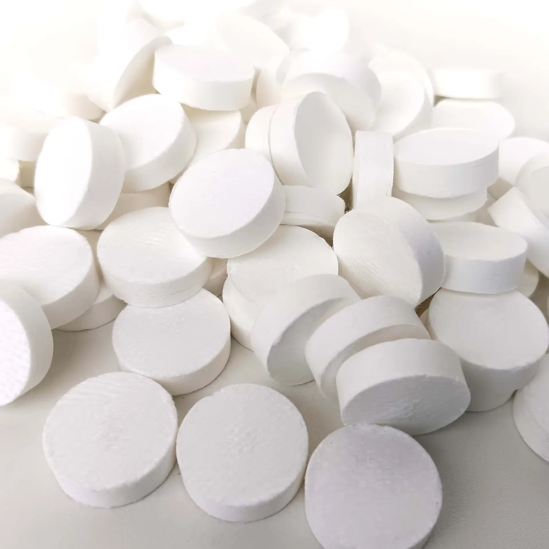 50Pcs Disposable Compressed Towel Coin Tissue Travel Portable Mini Compressed Towel for Outdoor Travel BBQ Camping Face Wipes